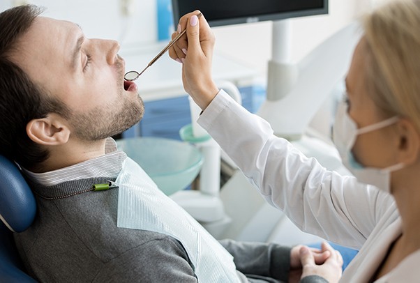 assurez la santé de votre sourire avec nos conseils sur l'entretien dentaire. découvrez des astuces pratiques pour maintenir une hygiène bucco-dentaire optimale et prévenir les problèmes dentaires. prenez soin de vos dents et gardez un sourire éclatant!